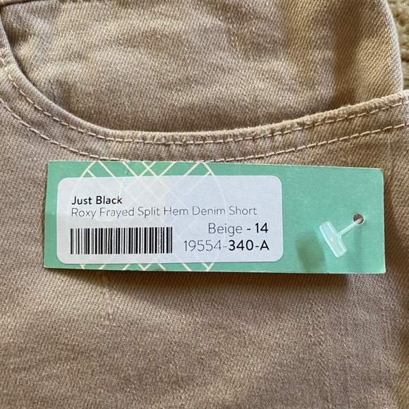 Shorts - Picture 3 of 5